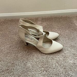 Life stride heels size 7.5